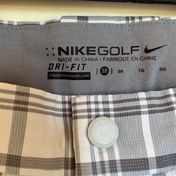 Excellent condition men’s Nike dri-fit golf shorts 38 - Picture 2 of 4